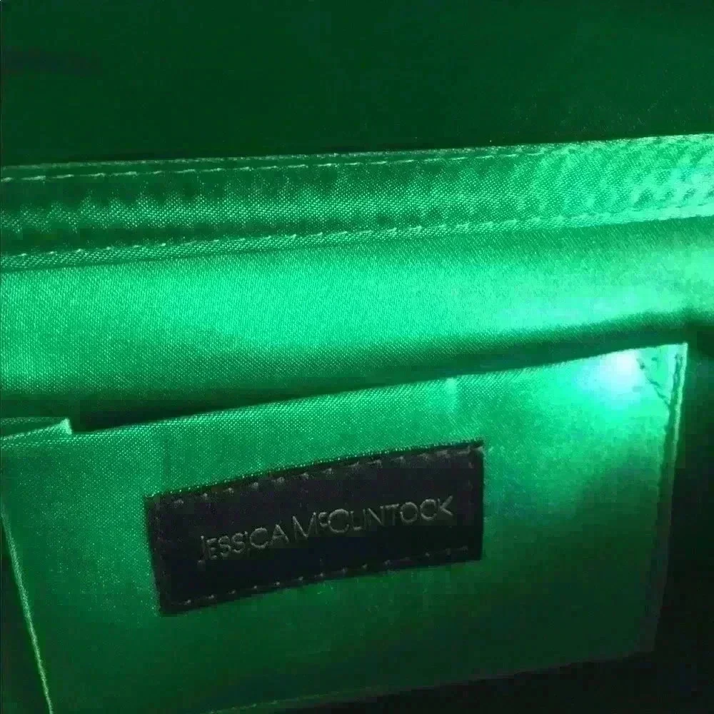 Jessica McClintock Clutch w/ shoulder chain - Picture 6 of 6